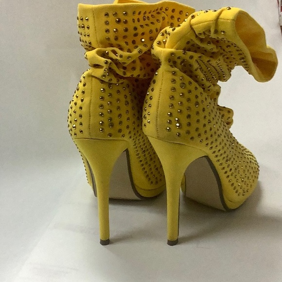 Liliana Yellow studded boots - Picture 2 of 6